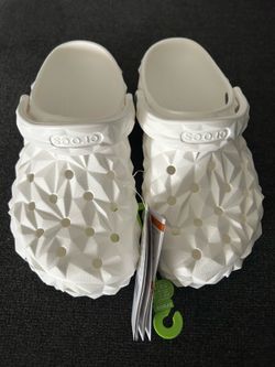 Crocs  White Classic Geometric Clog (Men 5 / Women 7) new