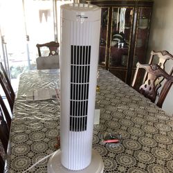 Like New Hawaiin  Breeze 27" Oscillating Tower Fan