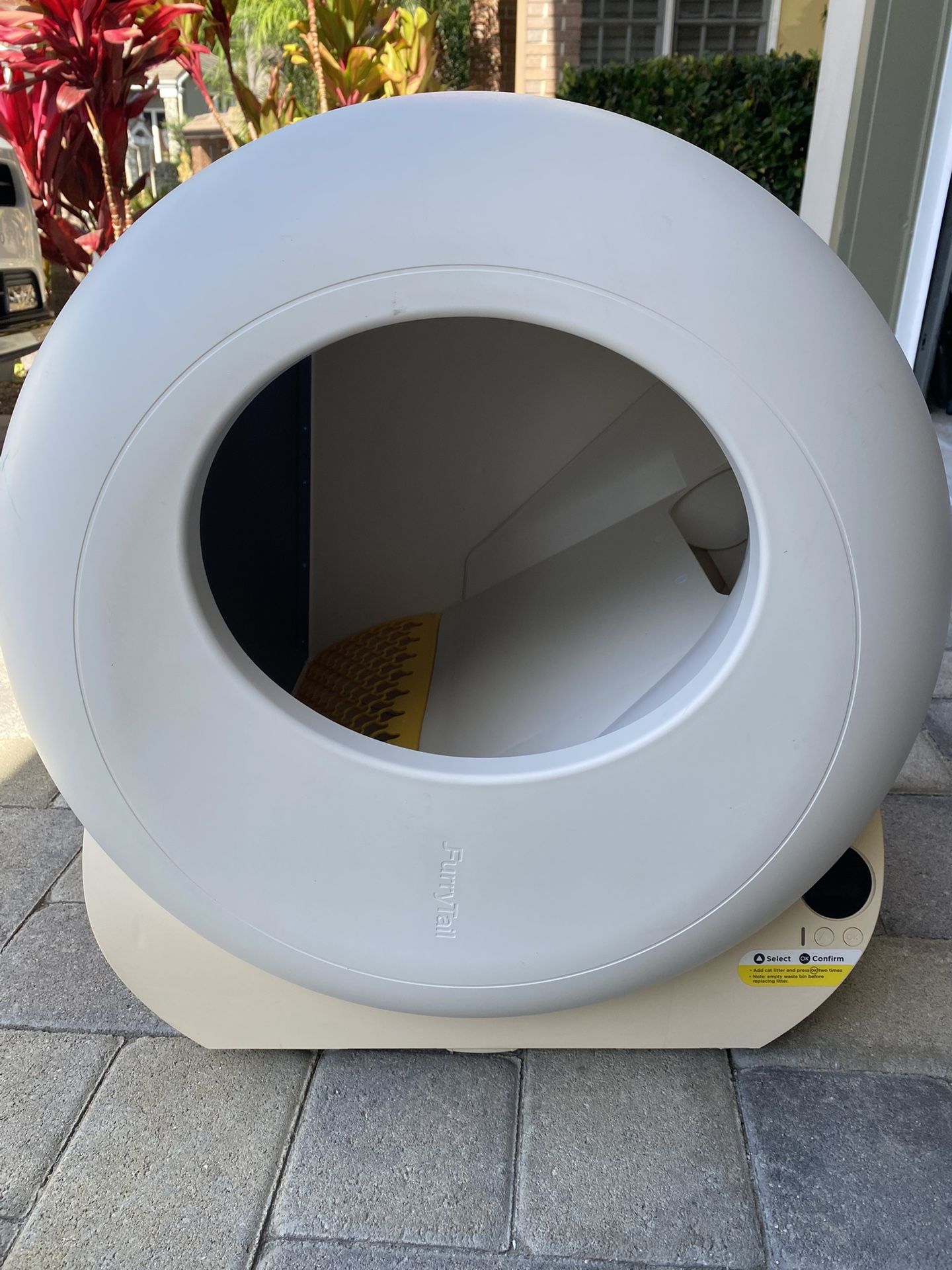Furry Tail Self Cleaning Litter Box - Excellent Condition