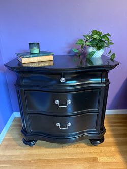 Night stand / Small dresser