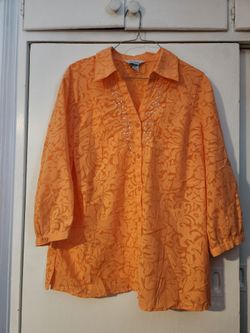 New womans Top Large