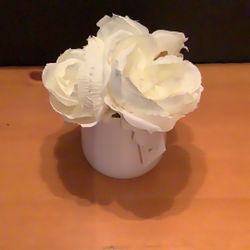 SOLID WHITE SILK CABBAGE ROSES IN WHITE ROUND CERAMIC VASE. NEW WITH TAGS!