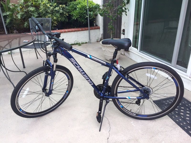 schwinn mens trailway 28 hybrid bike