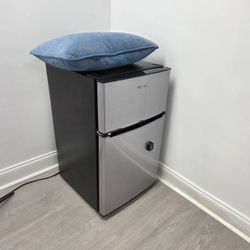 Mini Fridge And freezer