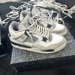 Jordan 4 Military black 