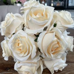 Cream-colored Artificial 10 Rose Bouquet 11"