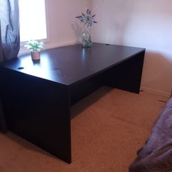 Desk, For Oficedesk for office, for large bedroom, no scratches, in perfect condition $50 is very heavy.  long lasting