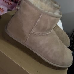 UGGS classic mini winter boots !