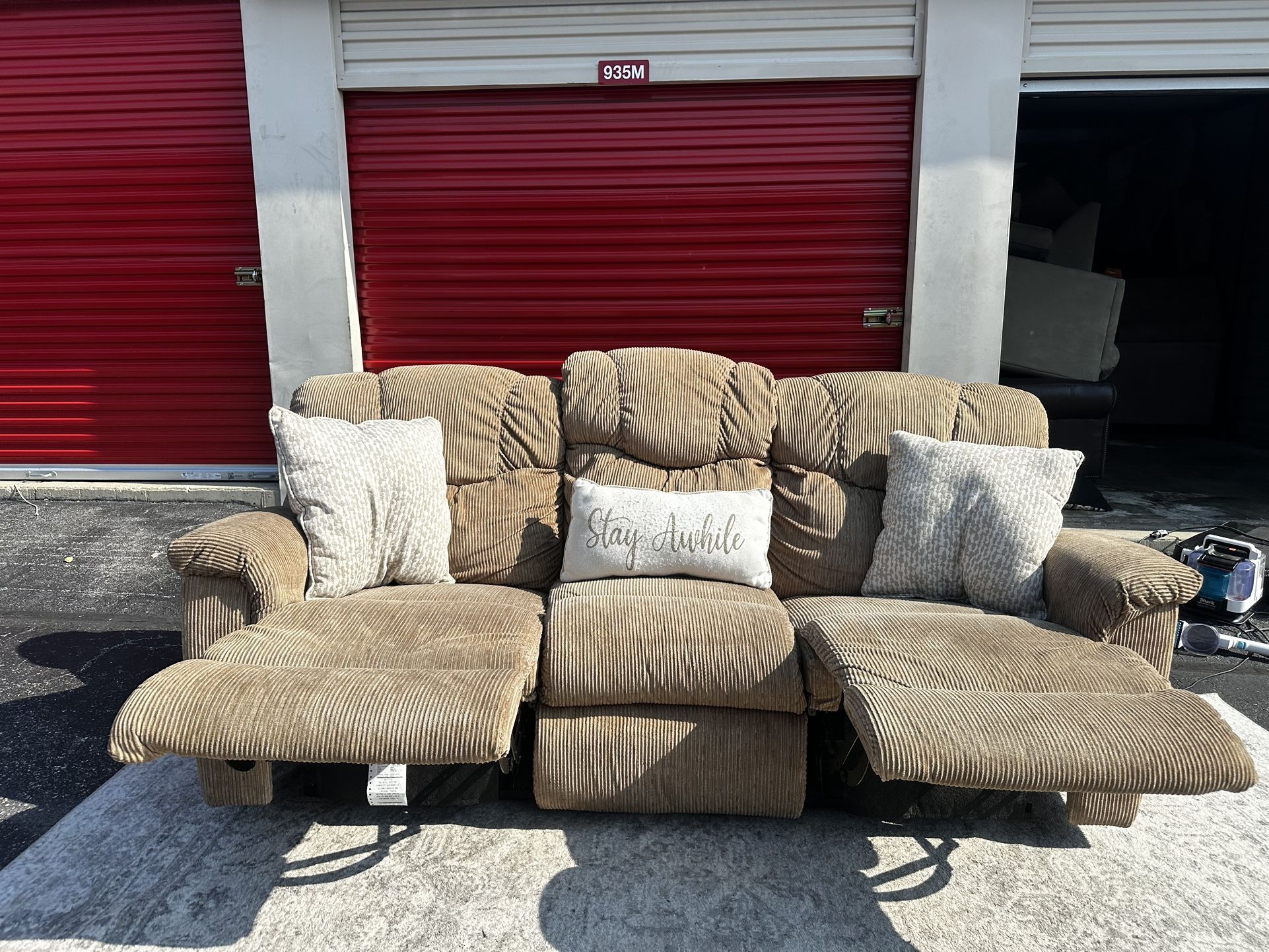 FREE DELIVERY โ Lazy Boy Tan Reclining Sectional
