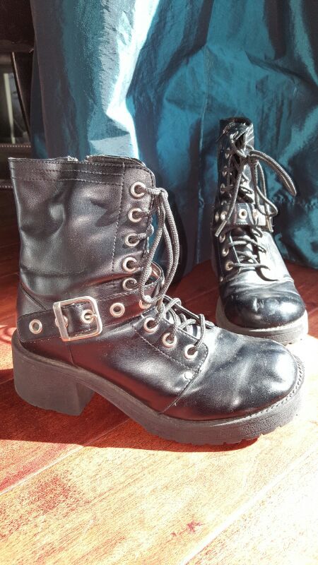 Boots size 7.5