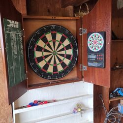 Classic Dartboard Cabinet