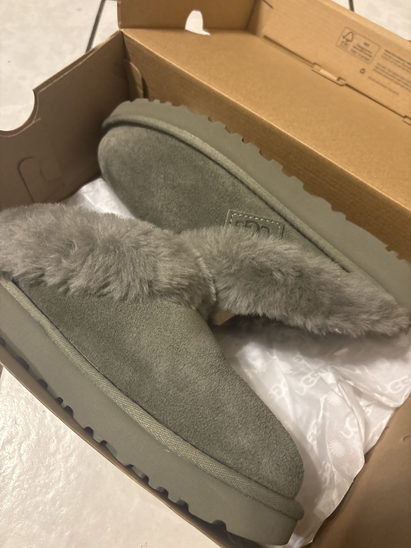 New UGGs Size Women’s 7