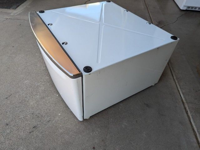 Washer Or Dryer Pedestal