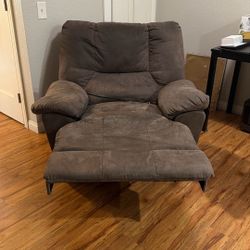 Living Spaces Recliner $50
