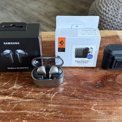 Samsung Galaxy Buds3 Pro and Spigen Lock Fit Case