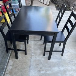 Small breakfast table with 4 chairs