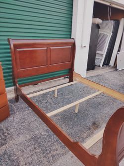 Bed whit chest