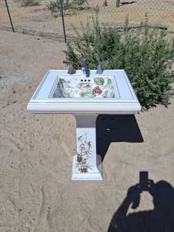 Fancy Pedestal sink/all hardware included