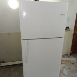 Frigidaire Refrigerator 1 Year Old 