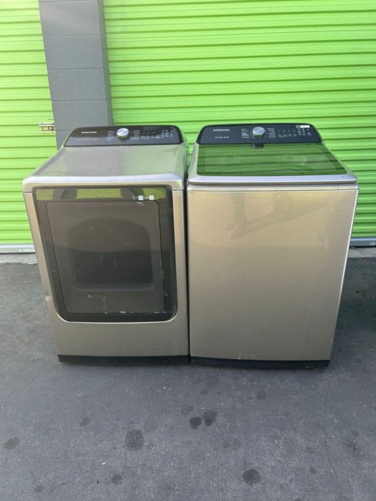 SAMSUNG CHAMPAGNE EXTRA LARGE 5.0 CU FT TOP LOAD WASHER AND GAS DRYER SET