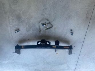 Tow  hitch with harness