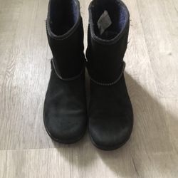 Ugg’s size 4 boots