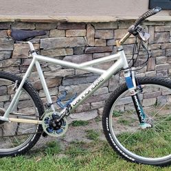 Cannondale Mountain Bike, 26" Answer Shocks