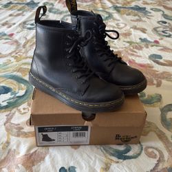 Kids Dr Martens Black Boots (Zavala J)