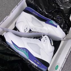 DS JORDAN 5 GRAPE  SIZE 8 , 9.5 & 10