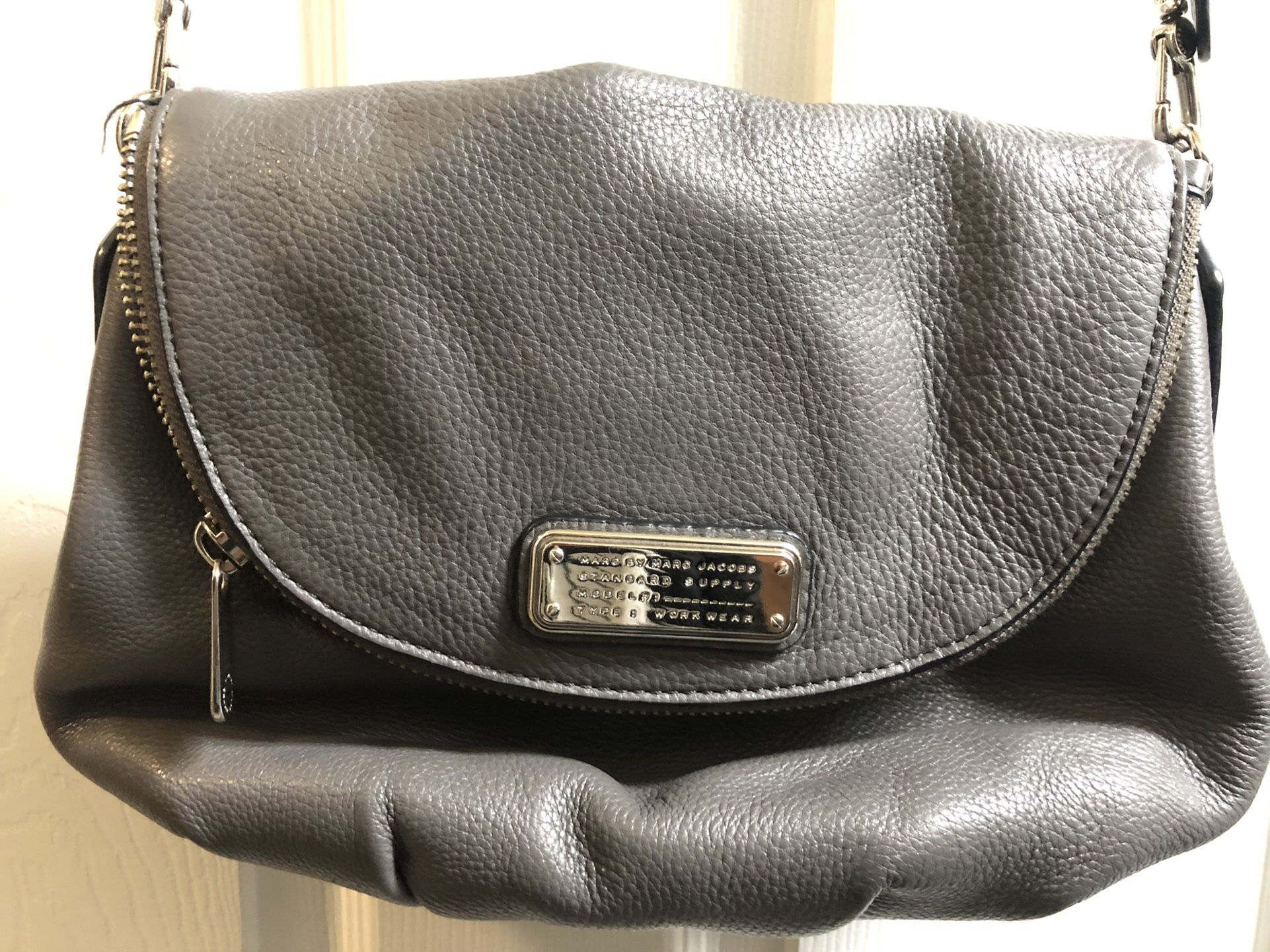 Marc Jacob Gray Leather Purse 