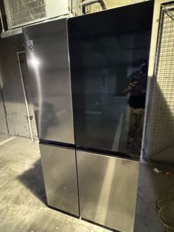 LG 27.9 Cu. Ft. InstaView 4-Door French Door Refrigerator | 789L | Excellent Condition