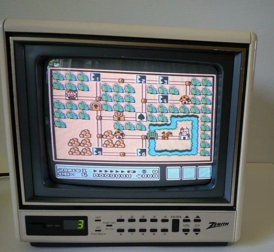 Vintage 1988 Zenith LM8833 Retro Gaming Cube TV-9 Inch-Color-White