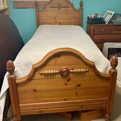 Twin Bedroom Set- Lexington Furniture 