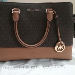 Authentic- Michael Kors