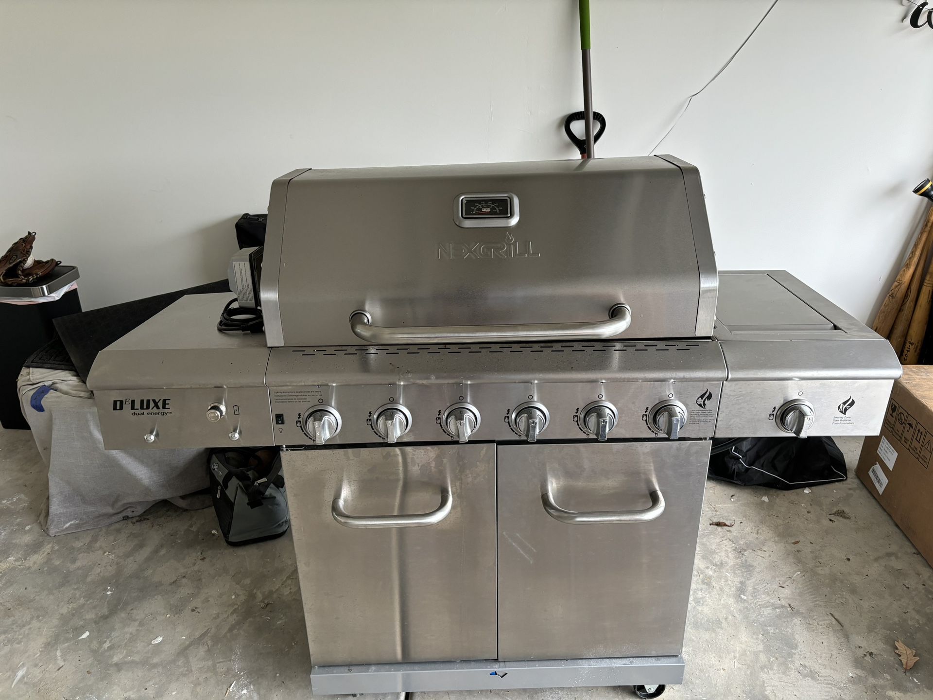 Deluxe Burner Propane Gas Grill in Stainless Steel with Ceramic