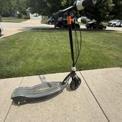Razor E100 Glow Electric Scooter 
