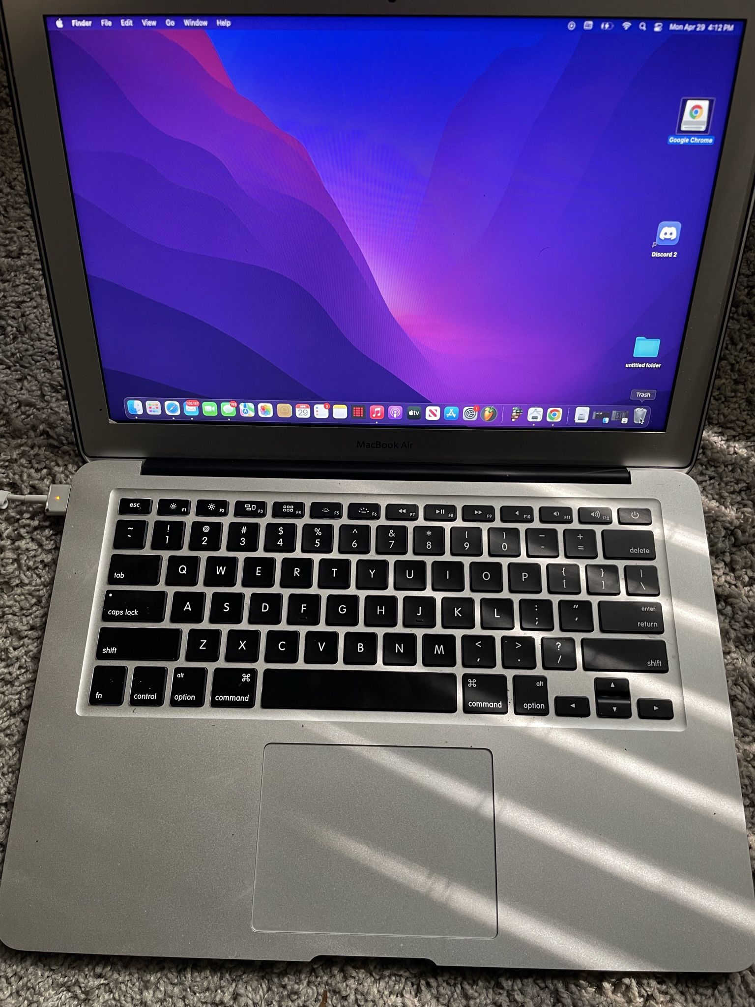Apple MacBook Air (13- inch, 8GB RAM, 128GB SSD 2017