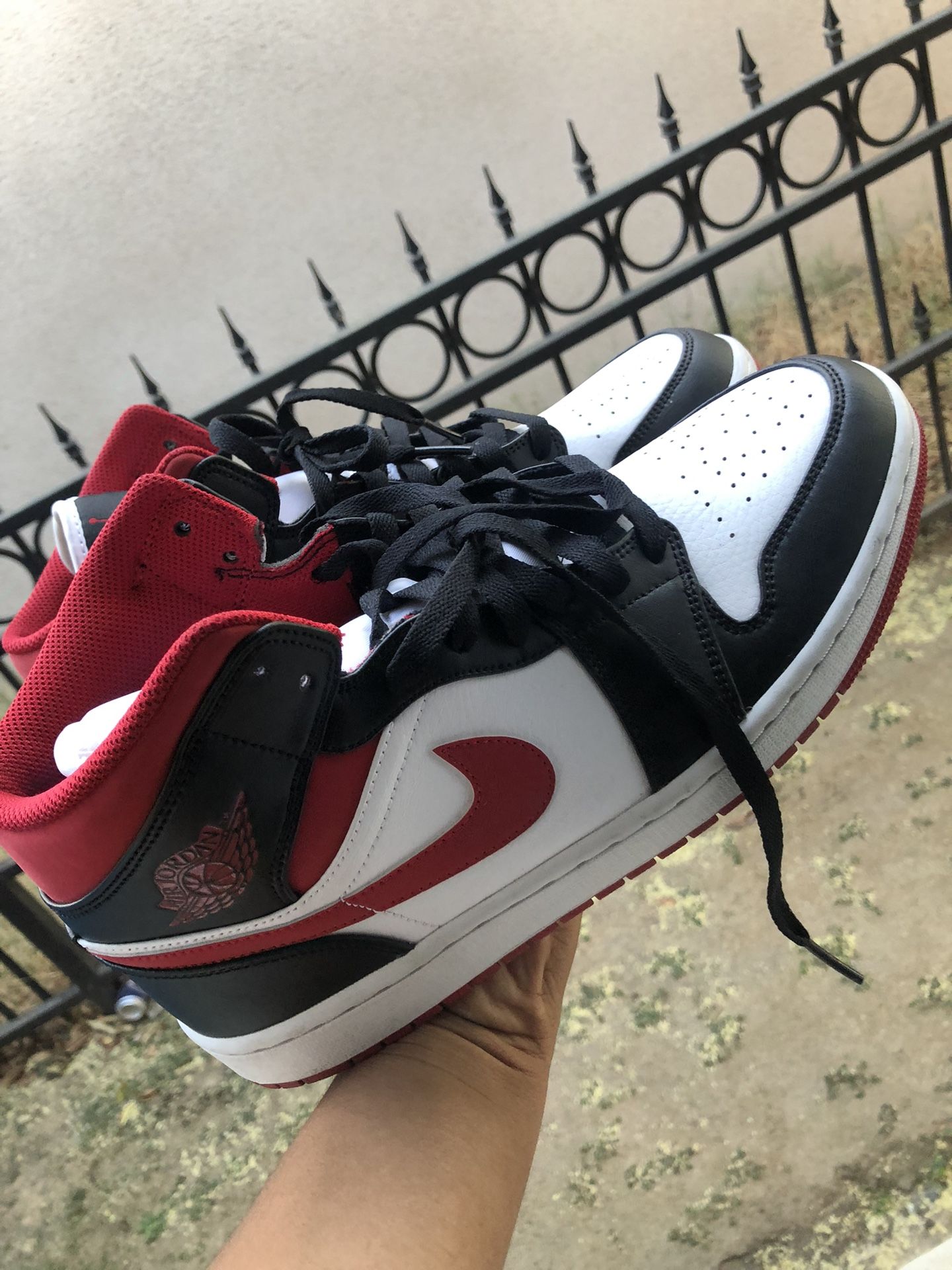 Jordan 1 Gym Reds Black And White Size 10