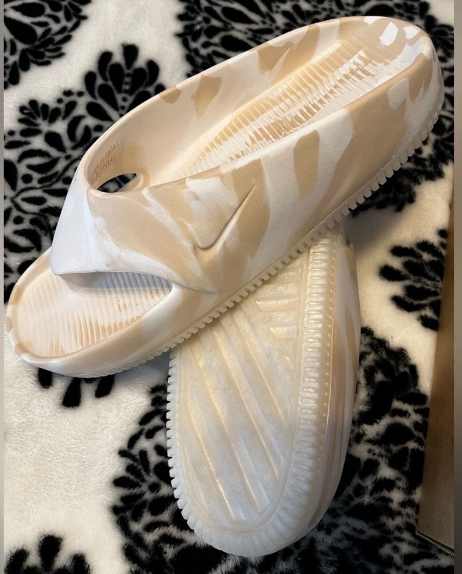 Nike Calm SE Women's Flip Flops Thong Sandals Phantom Off White Size 8 NWT RARE