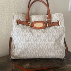 Michael Kors MK Signature Tote Bag