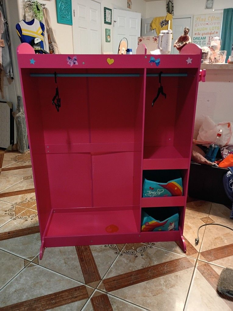 Kids Clothes Rack. Jo Jo.. Good Condition