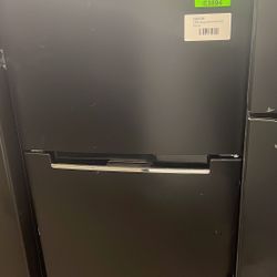 Magic Chef HMDRBE 10.1 cu. ft. Top Freezer Refrigerator WE