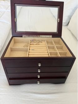 Jewelry box