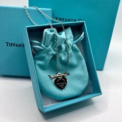 LoveStruck Necklace W/Box$70