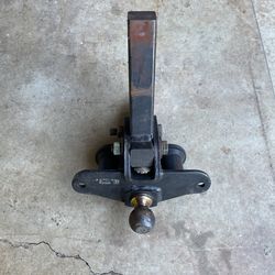 Trailer hitch mount