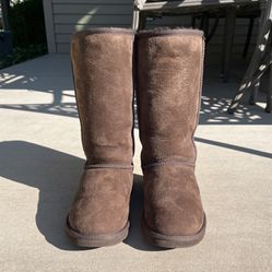 UGG Classic Tall Boots, Size 5w
