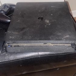 PS4 2 Controllers