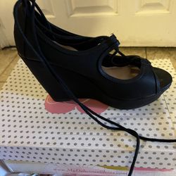 Wedges Black One Time Used Size 6 