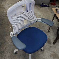 Knoll Generation Chair - Ergonomic Modern Office Chair