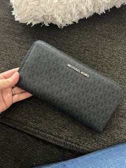Michael Kors Wallet ! 